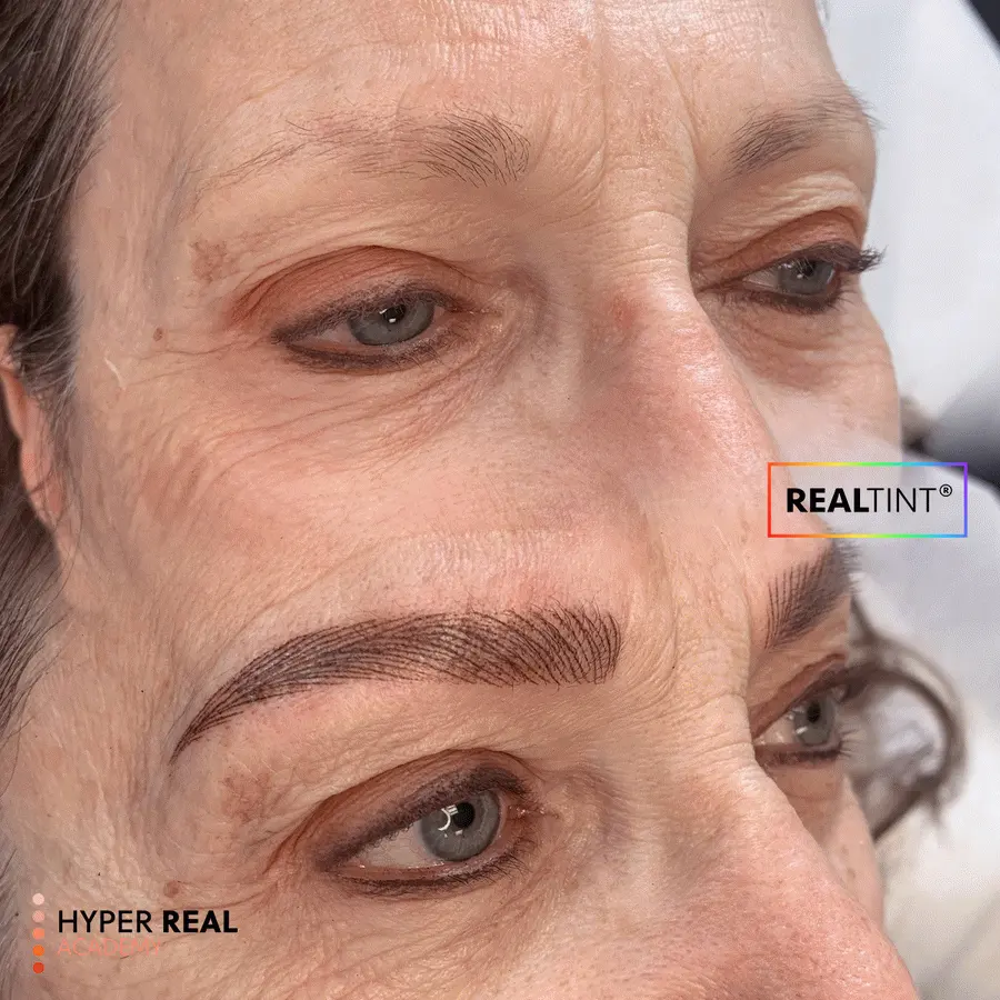 Eyeliner PMU before and after transformation. Top: natural eyes with sparse brows and faint mapping stencil. Bottom: defined powder brows and lash line enhancement. RealTint pigment, Hyper Real Academy style showing complete PMU brow and eyeliner results.